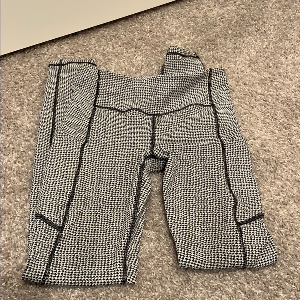 Lululemon size 4 speed up tight